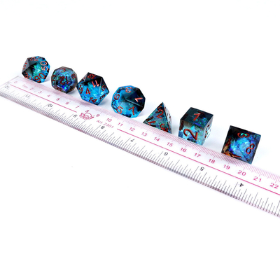 Blue plus black ore resin character plays a multi -noodle dice set dnd dice