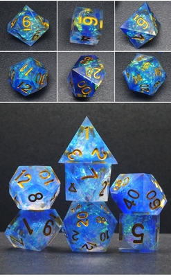 Blue and color strip resin characters play a multi -noodle dice set Dragon and Dungeon dnd dice