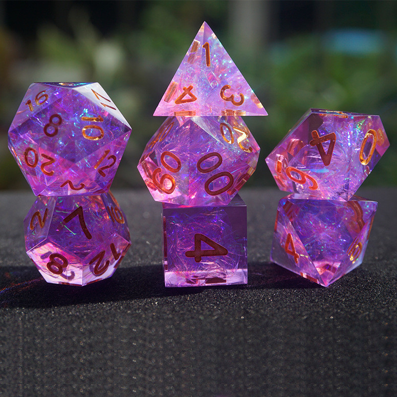 Roumine and color strip resin characters play a multi -noodle dice set Dragon and Dungeon dnd dice
